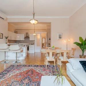 View To The Roofs Luxury With 2 Bedrooms Апартаменты