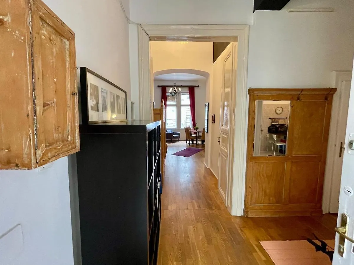 Apartment Iza Bella Classic Romantica Spacious 2Br Budapest