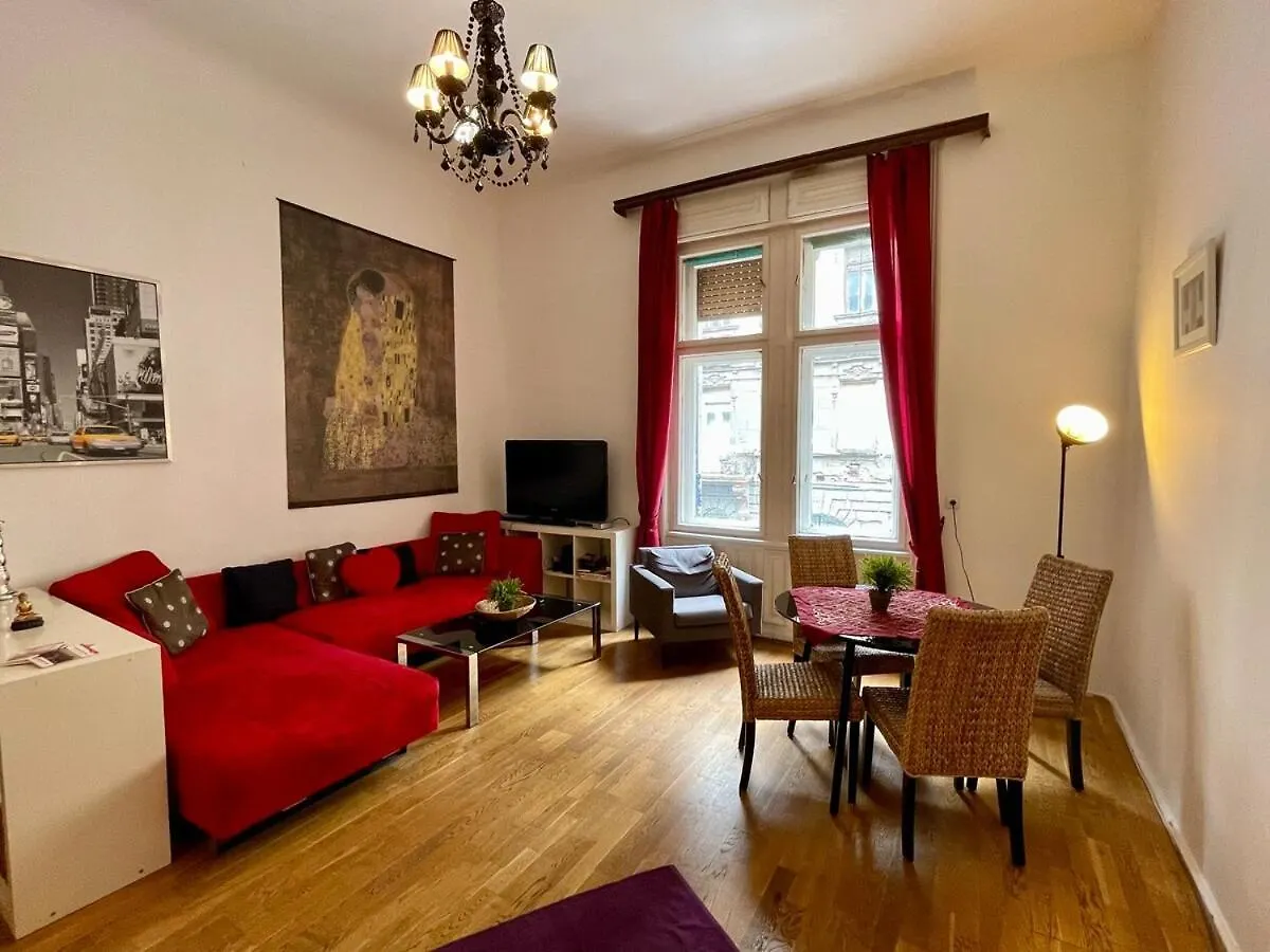 Apartment Iza Bella Classic Romantica Spacious 2Br Budapest Hungary