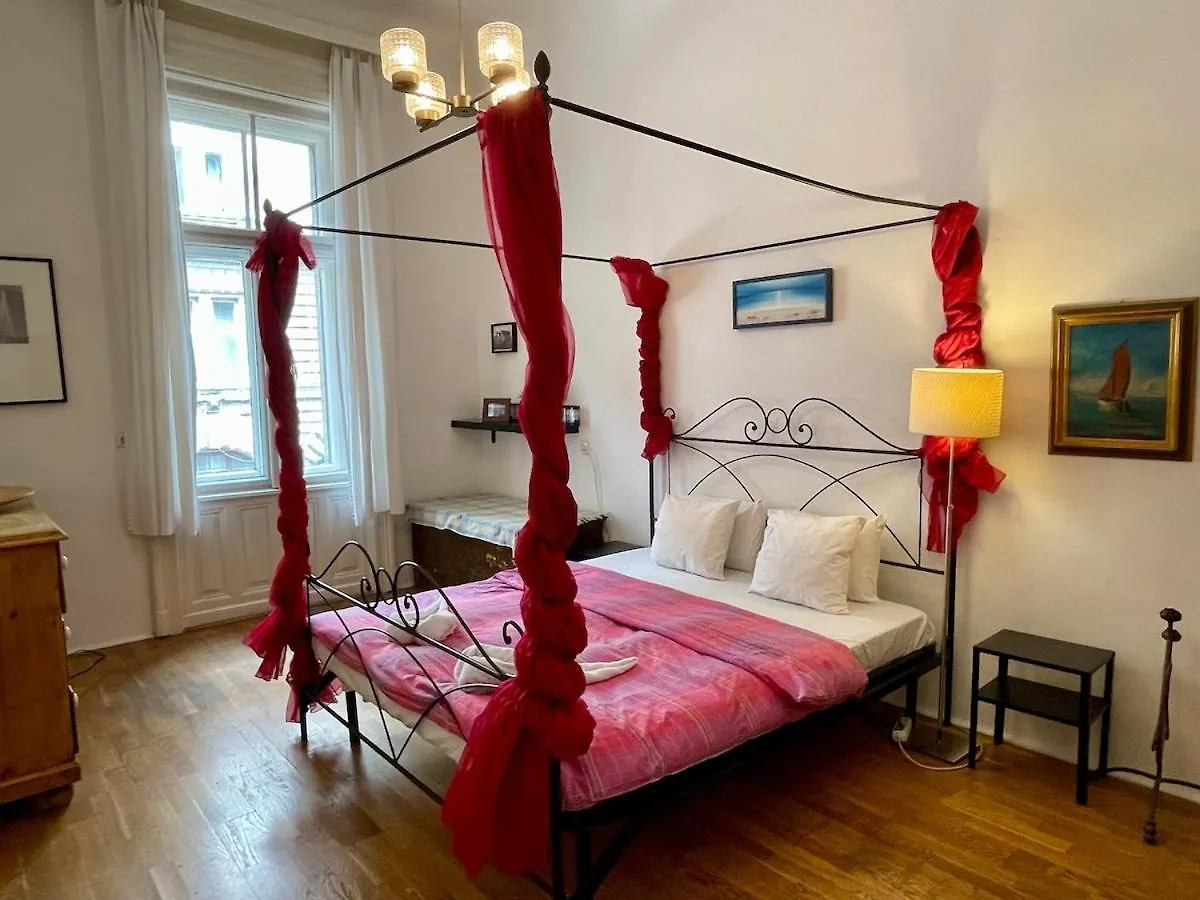 Iza Bella Classic Romantica Spacious 2Br Budapest