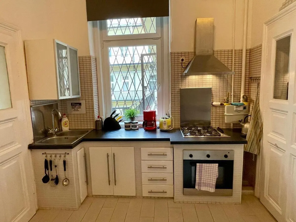 Apartment Iza Bella Classic Romantica Spacious 2Br Budapest