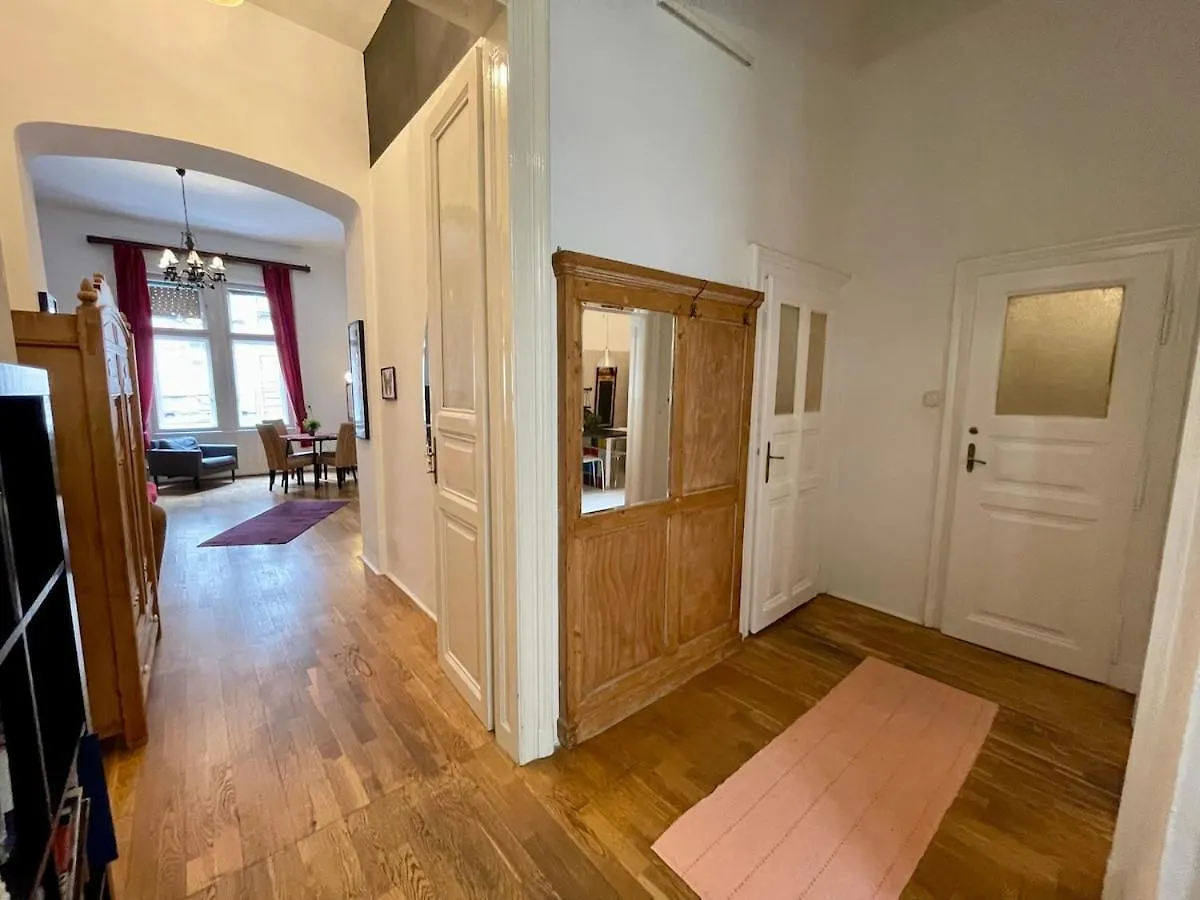 Iza Bella Classic Romantica Spacious 2Br Budapest