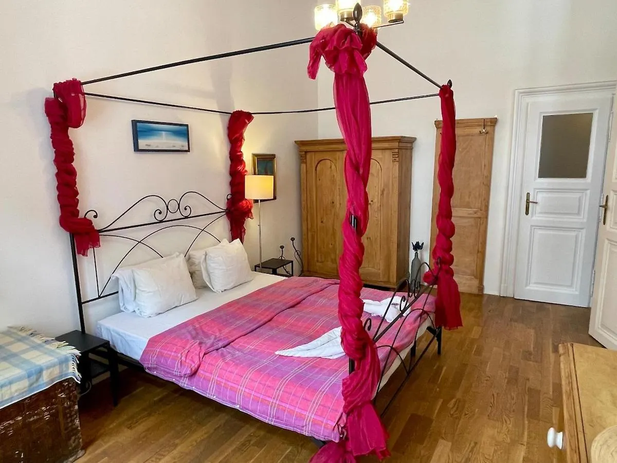 Iza Bella Classic Romantica Spacious 2Br Budapest Hungary