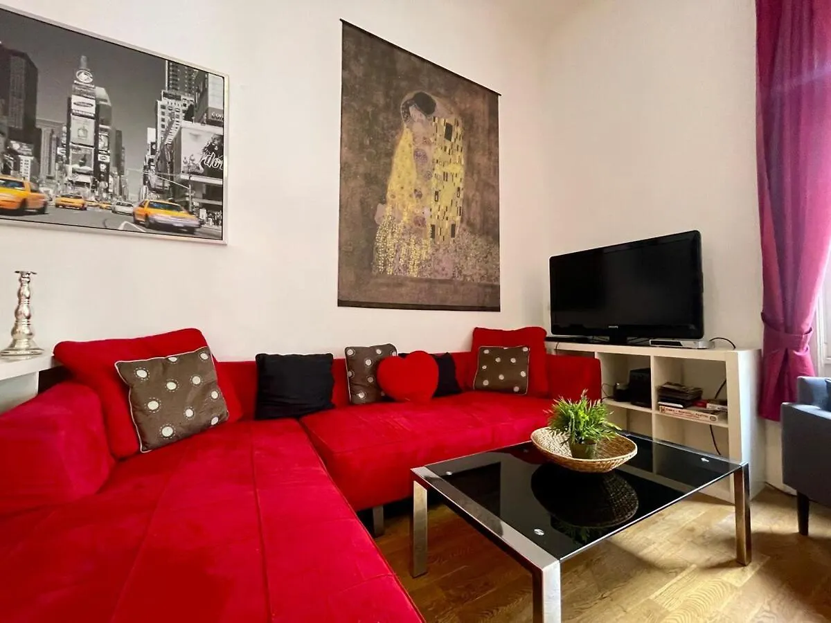 Iza Bella Classic Romantica Spacious 2Br Budapest Apartment