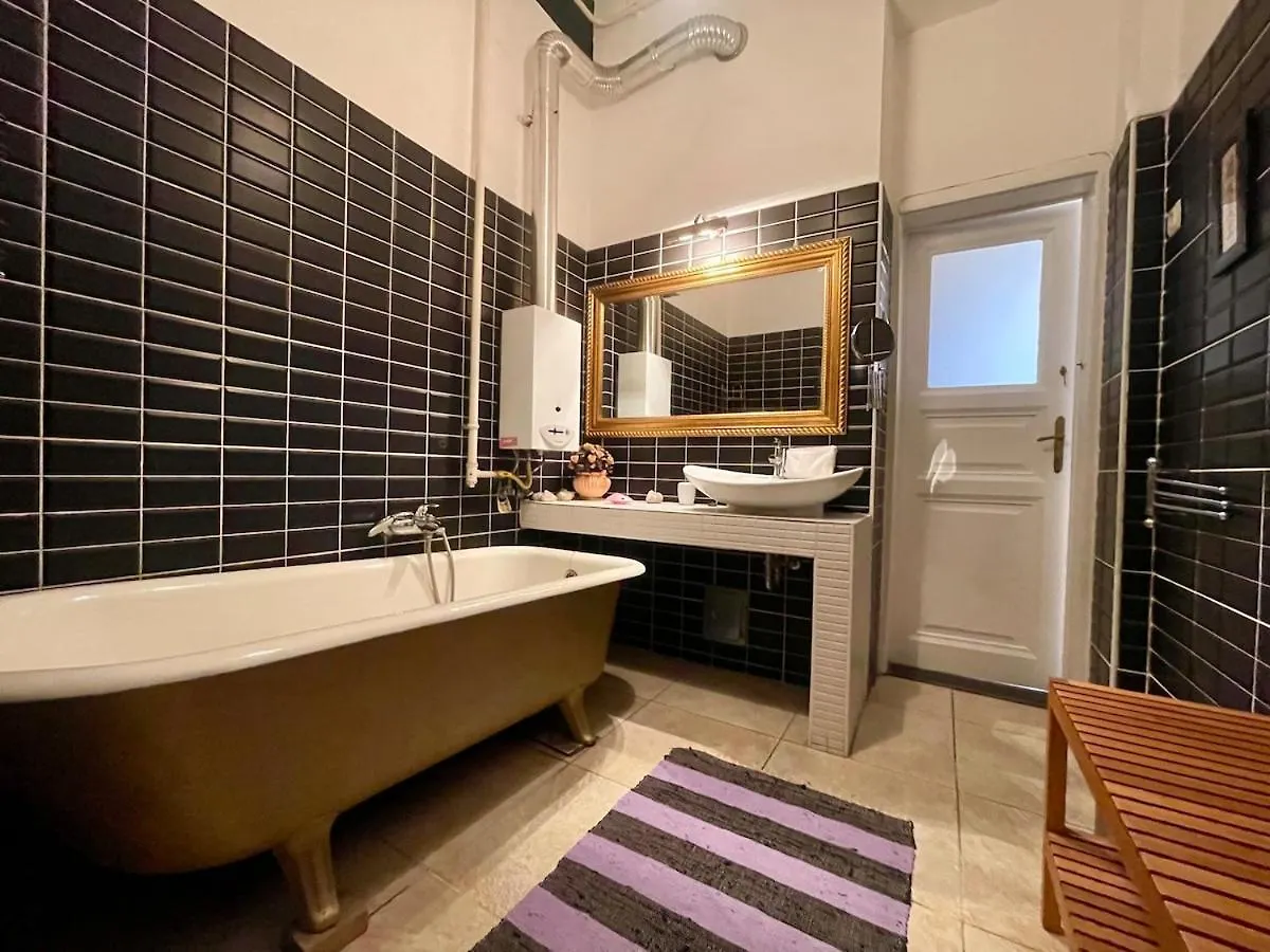 Iza Bella Classic Romantica Spacious 2Br Budapest Hungary