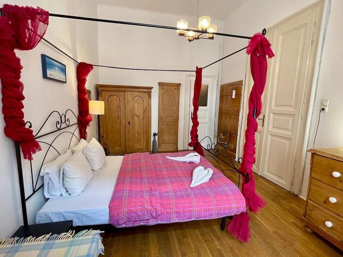 Iza Bella Classic Romantica Spacious 2Br Budapest
