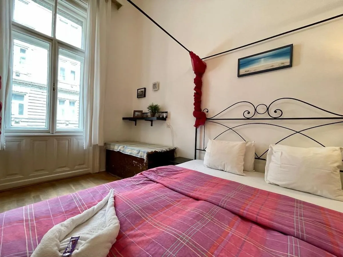 Apartment Iza Bella Classic Romantica Spacious 2Br Budapest Hungary