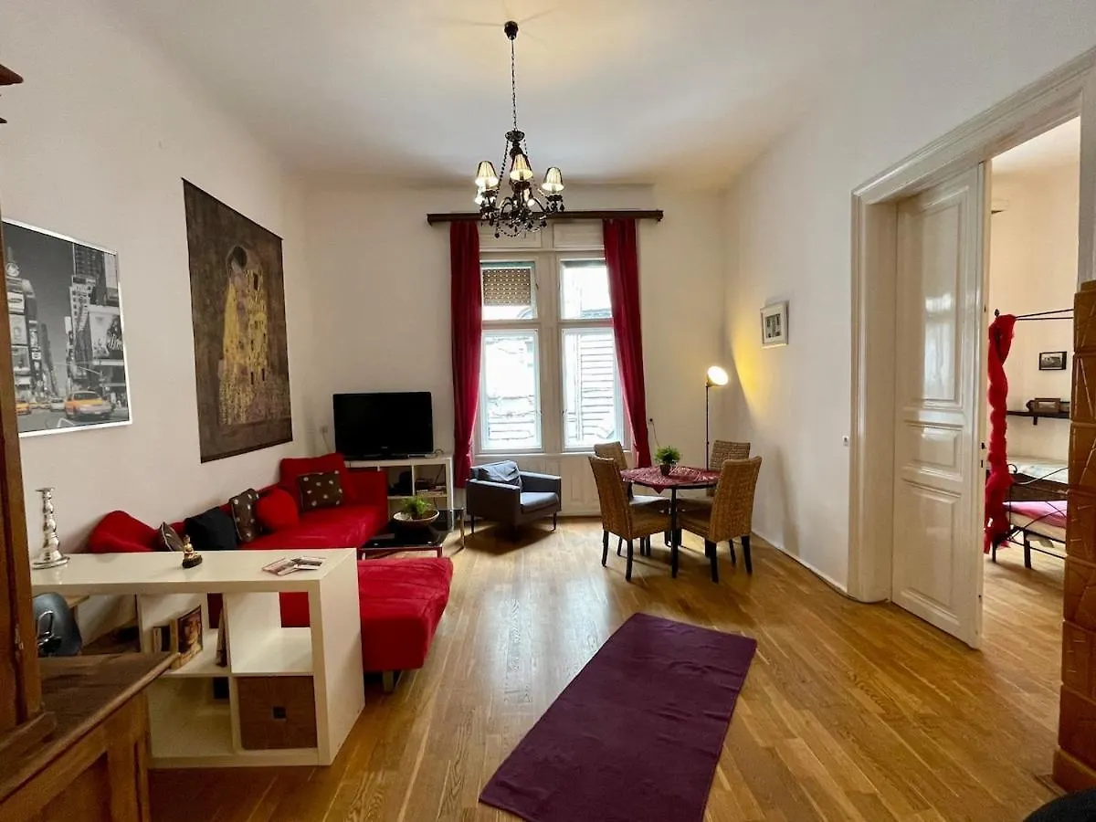 Iza Bella Classic Romantica Spacious 2Br Budapest